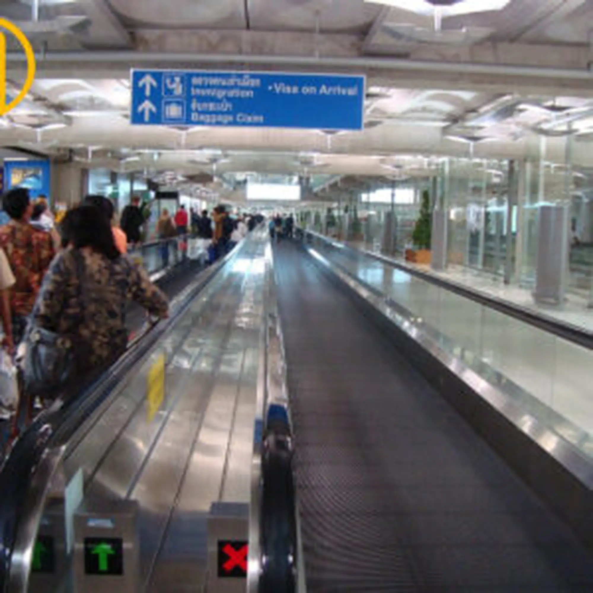 băng chuyền vận chuyển hàng hóa