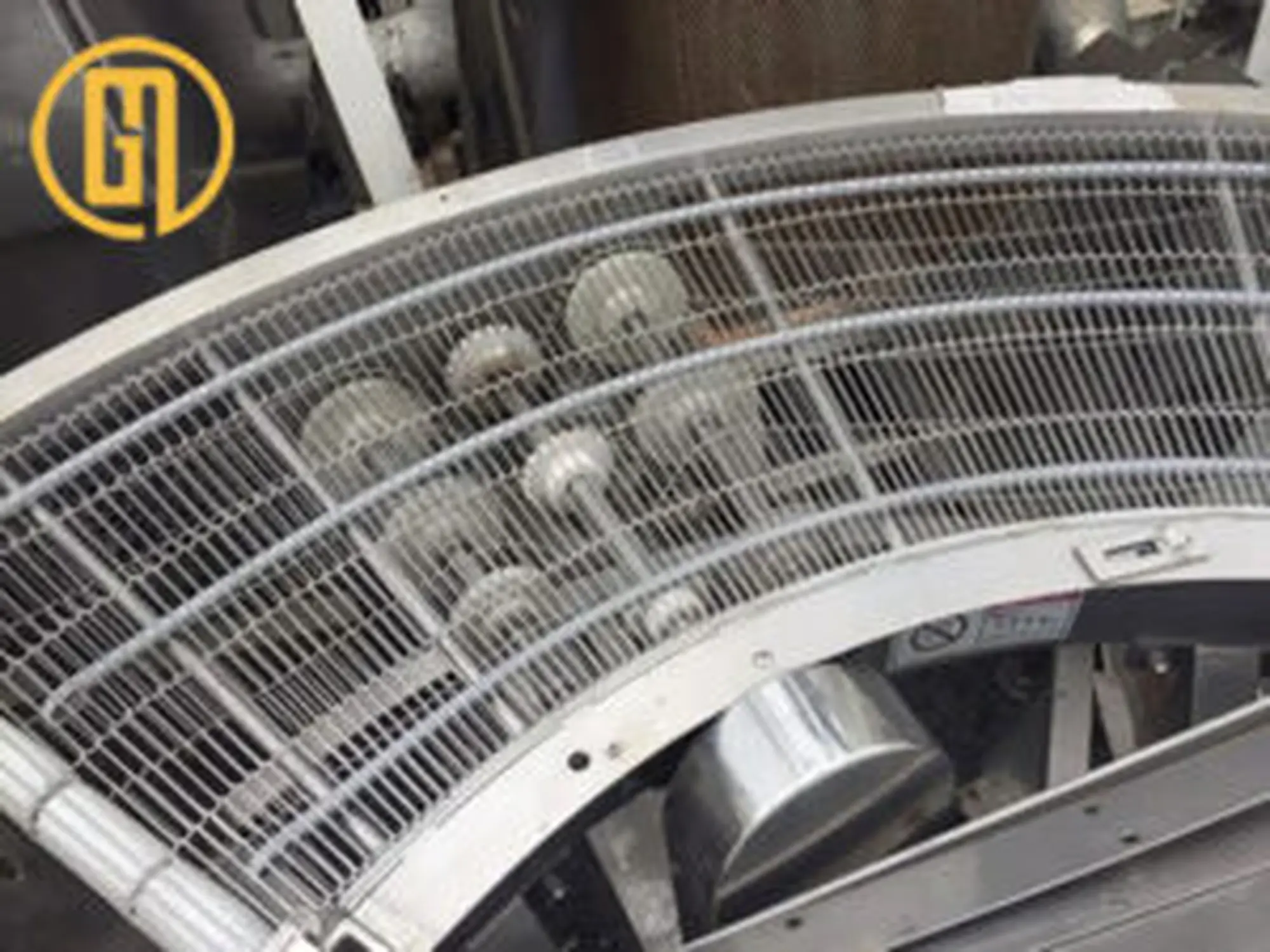 Băng tải lưới inox góc cong