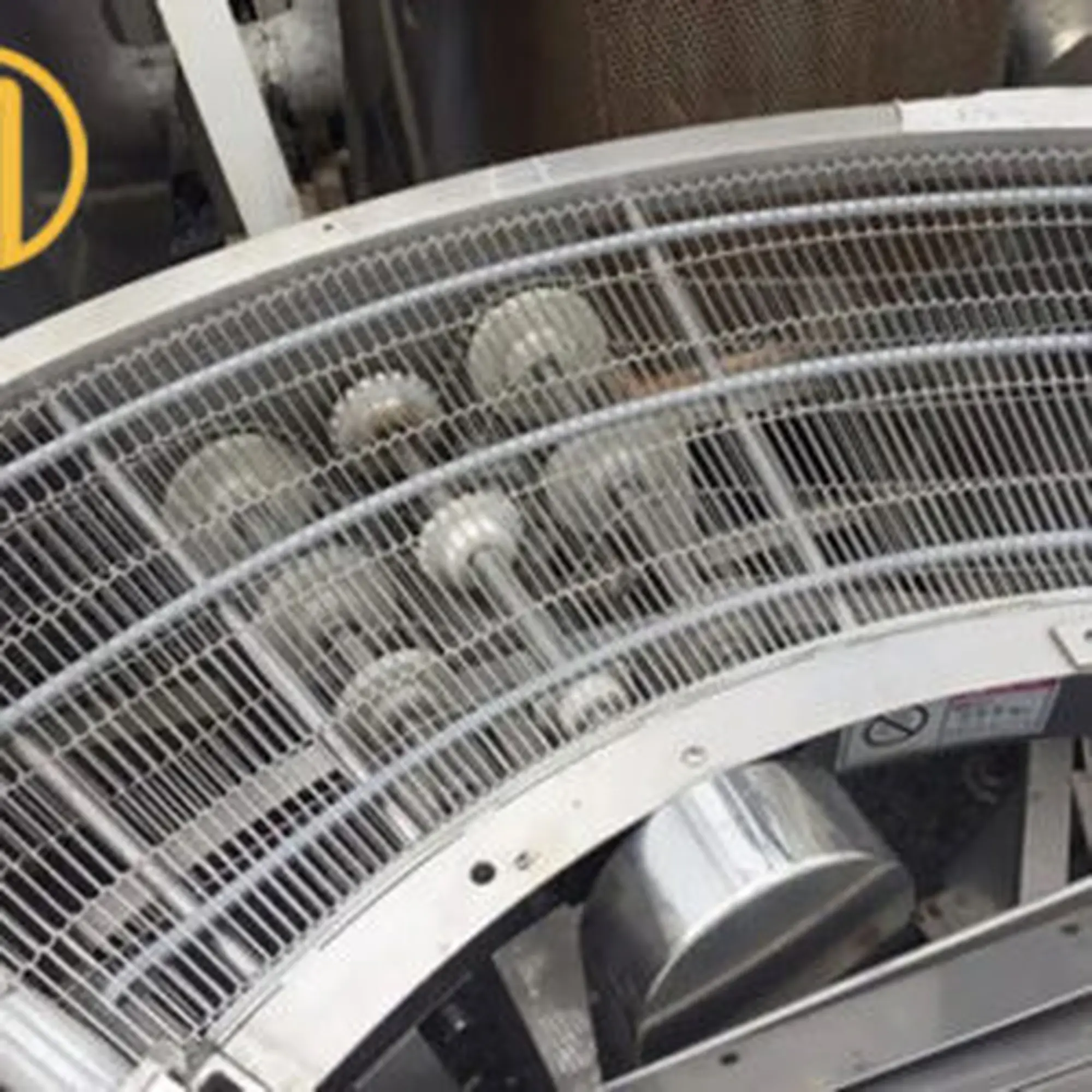 Băng tải lưới inox góc cong