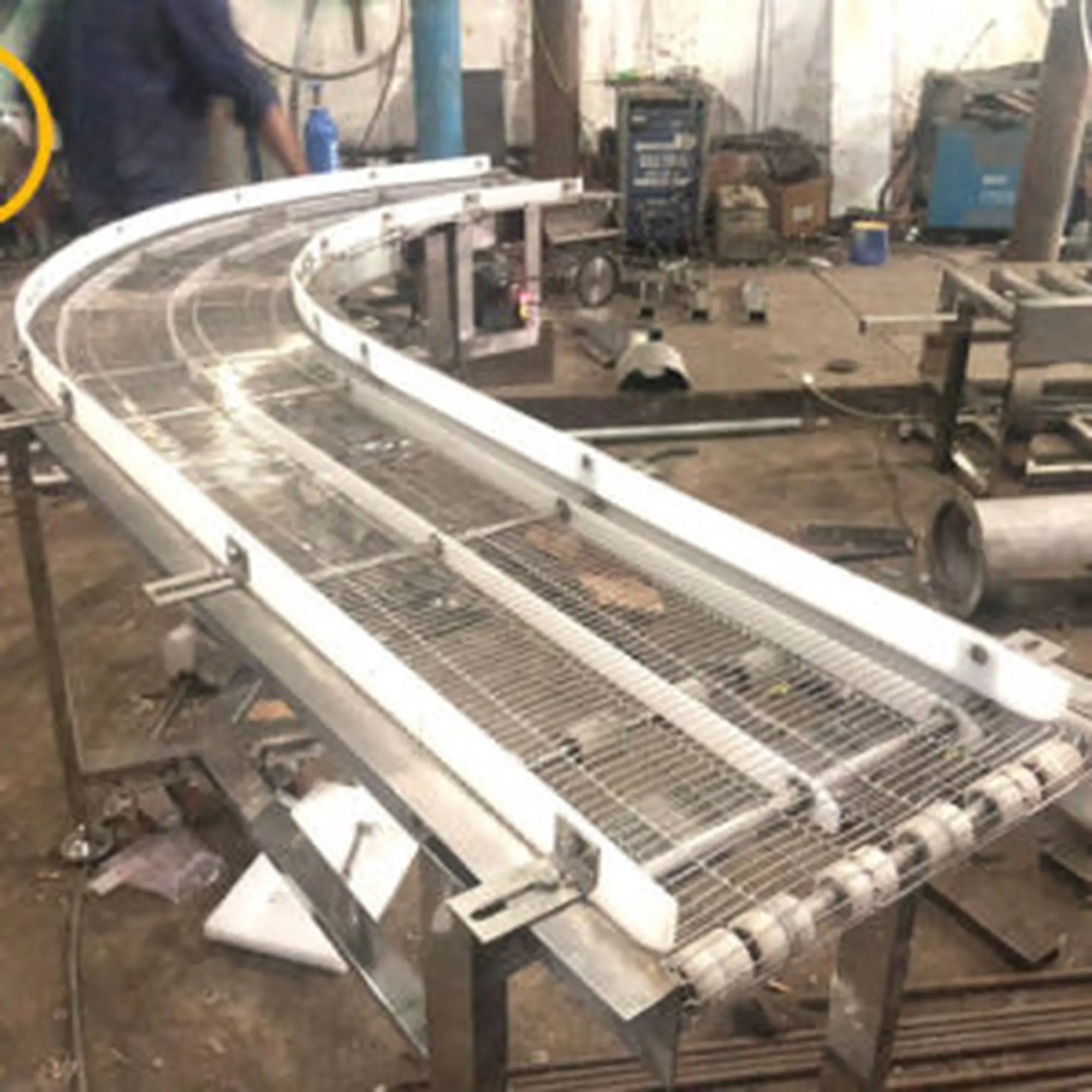 Lưới băng tải góc cong