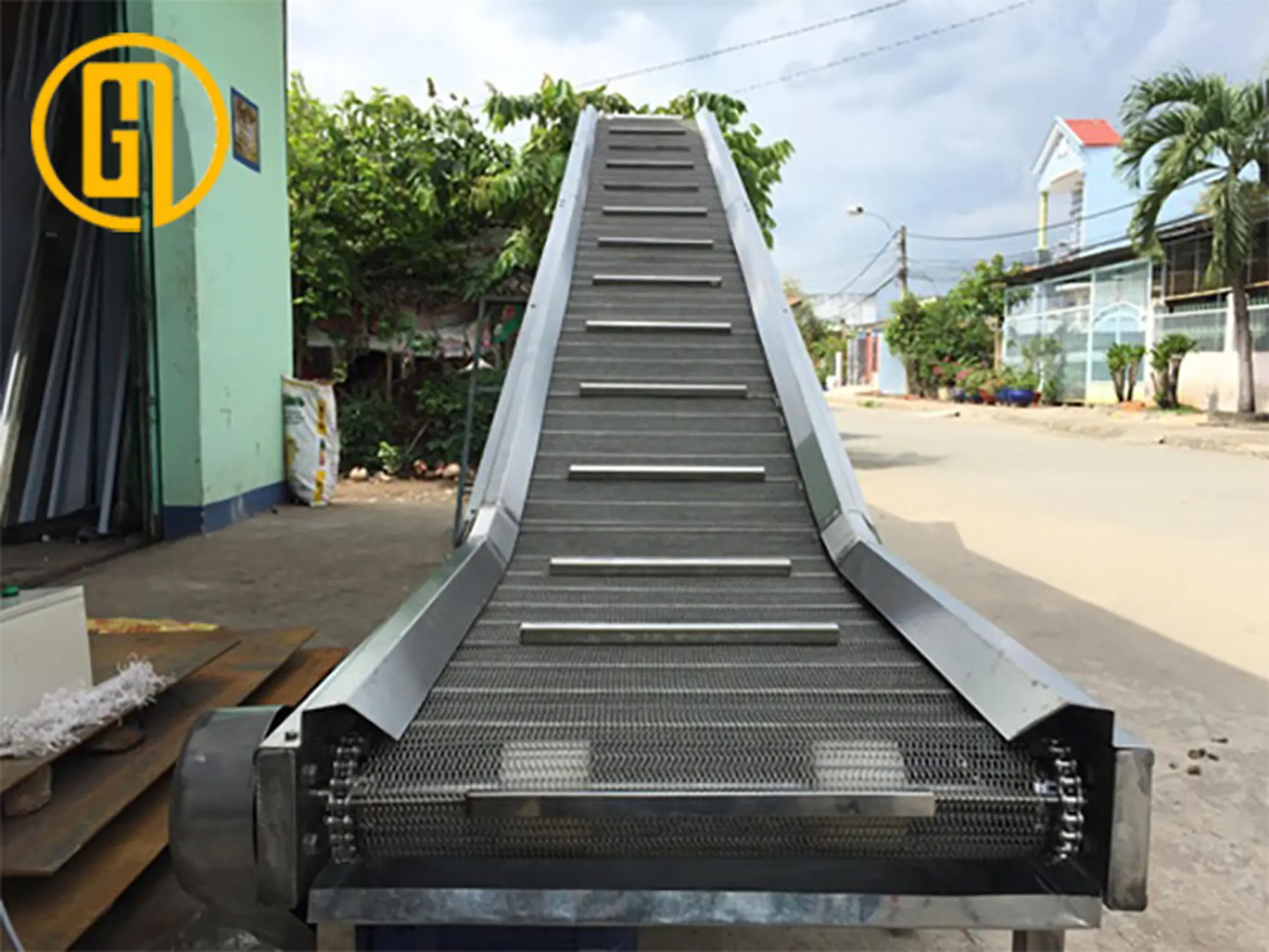 Băng tải lưới inox nghiêng